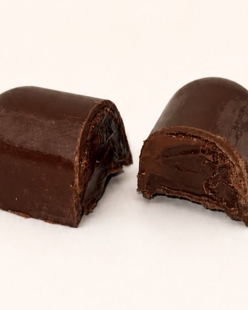 Trufa de brigadeiro coberta com chocolate meio amargo